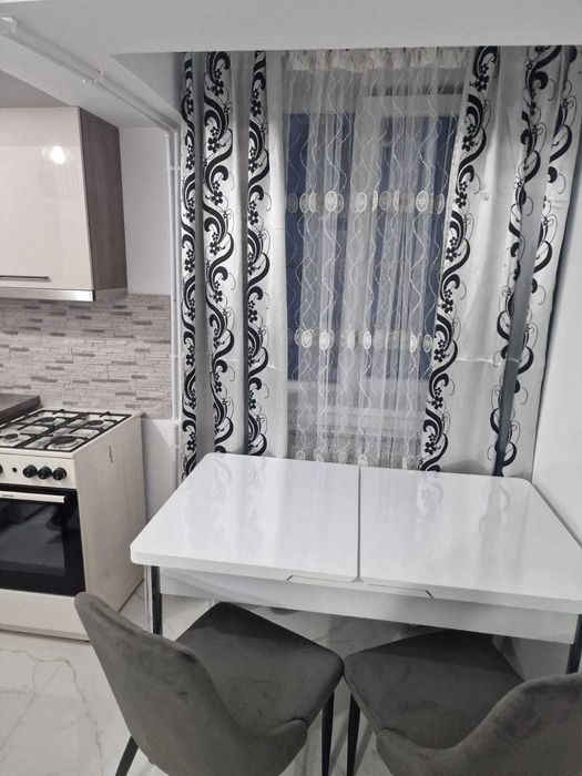 Inchiriez garsoniera