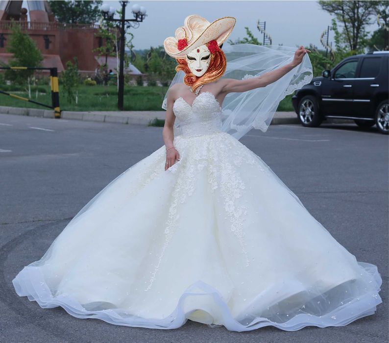 Продаётся королевское платье