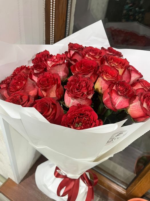 Қызыл роза ақ роза, ромашка
