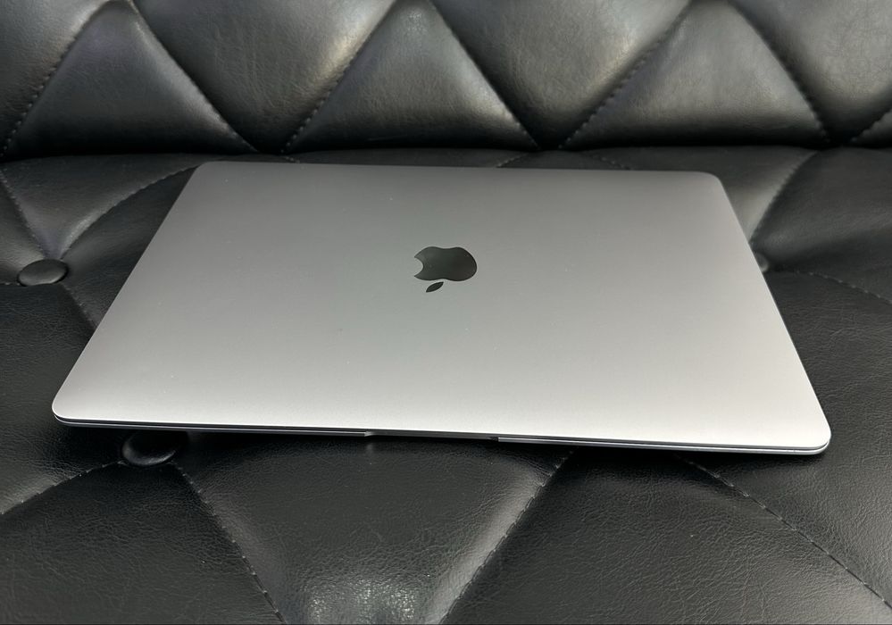 Apple MacBook Air M1 2020 года в идеальном состояние
