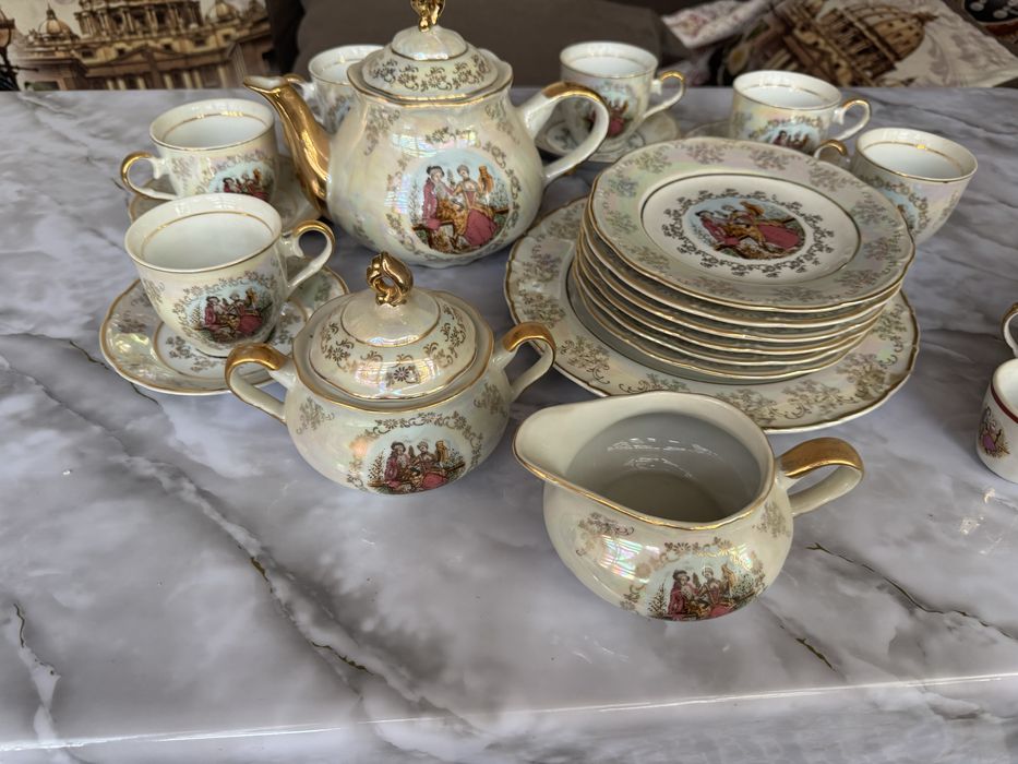 Срочно. Продается посуды  наборы, сервисы мадонна и.т.г.