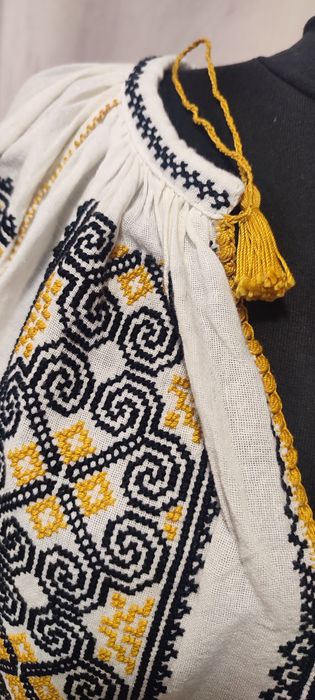 Ie tradițională damă