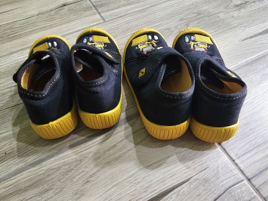 Vând papuci interior copii