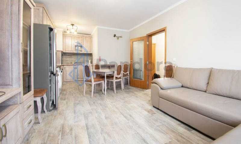 Дава се под наем Двустаен апартамент в София, Център - 77 кв.м за 580 € - Снимка #2