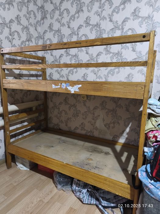 Двухъярусная кровать