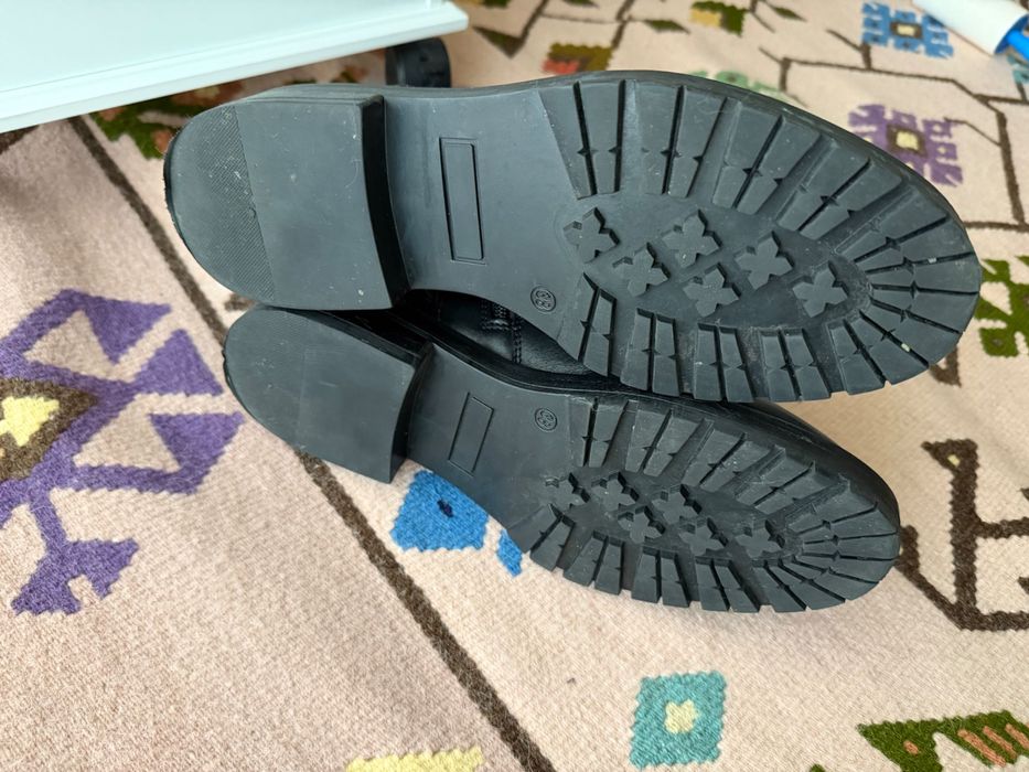 Ботуши / Обувки TOMS / Tommy Hilfiger / Camper / Roberto Festa / Karine Arabian / Mexx / IOVAI