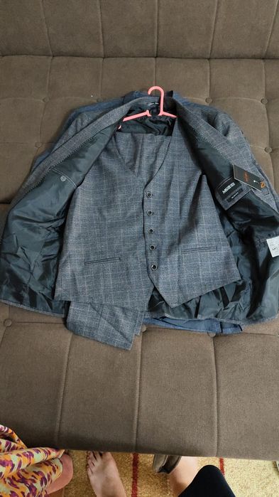 Продам Кастюмы Мужские