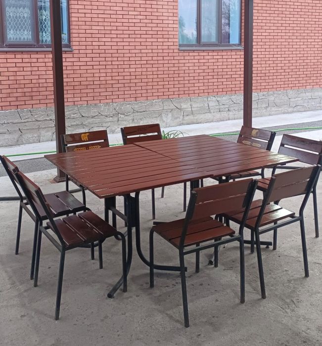 Стол со стульями