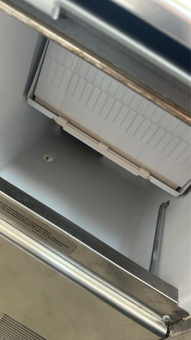 Професионален Ледогенератор