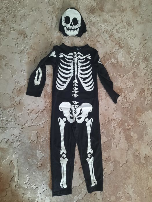 Vând costume de Halloween și Supereroi