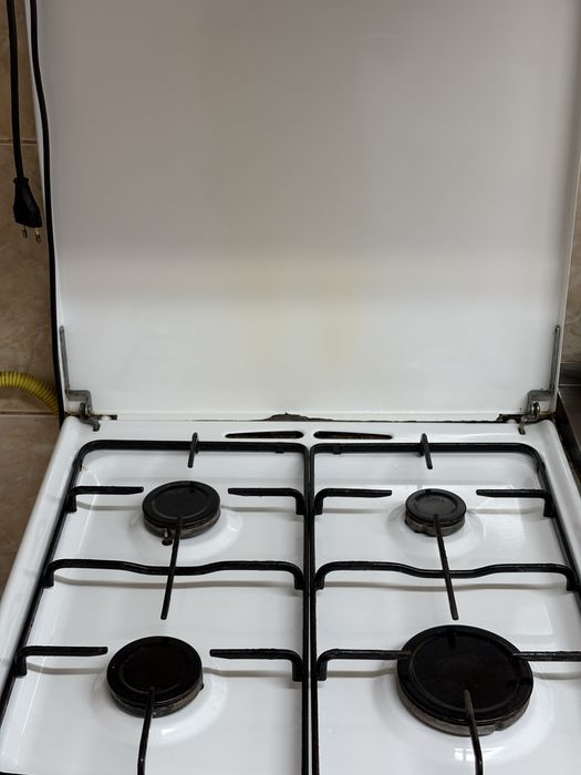 Zanussi, aragaz cu aprindere prin scantee.