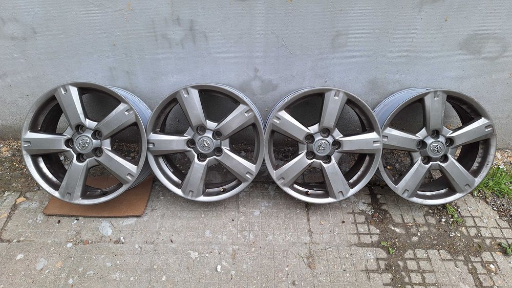 Перфектни, оригинални лети джанти 17" за Toyota Rav4