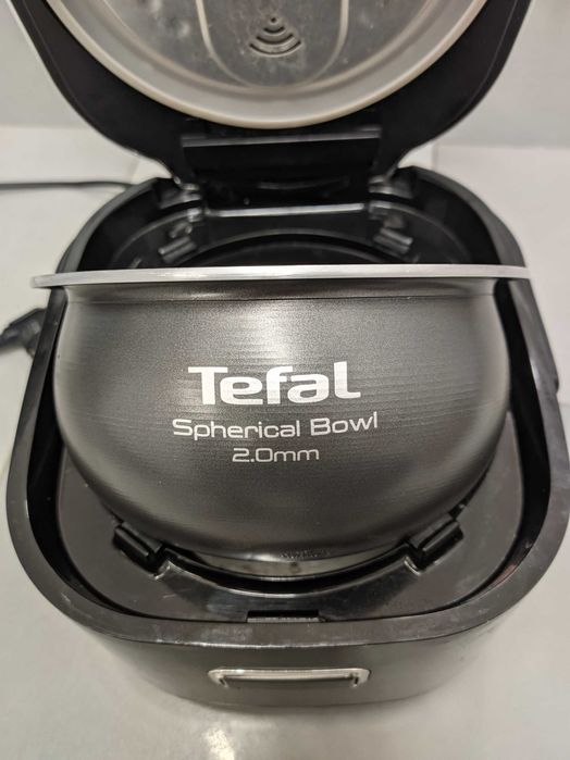 Multicooker Tefal cu bol sferic