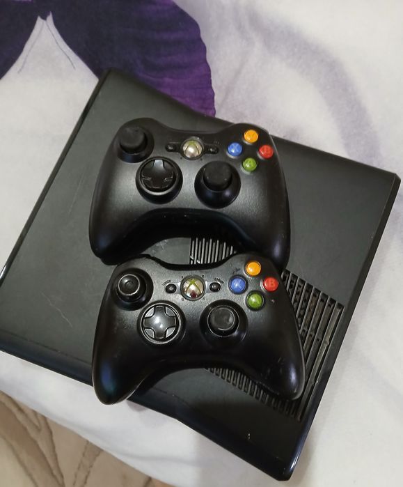 Vând Xbox 360 stare bună