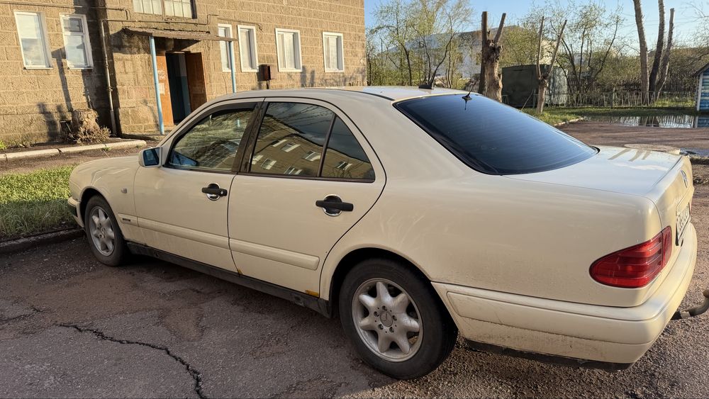 Продам автомобиль Mercedes E 220 дизель