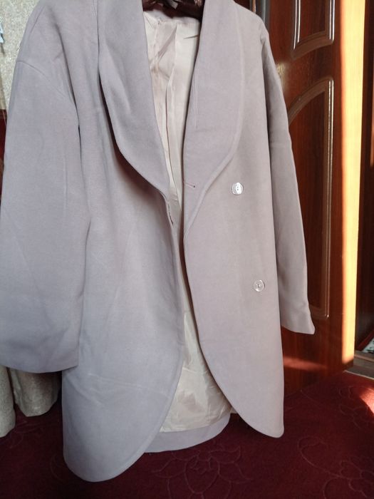 Пальто женские 48 р