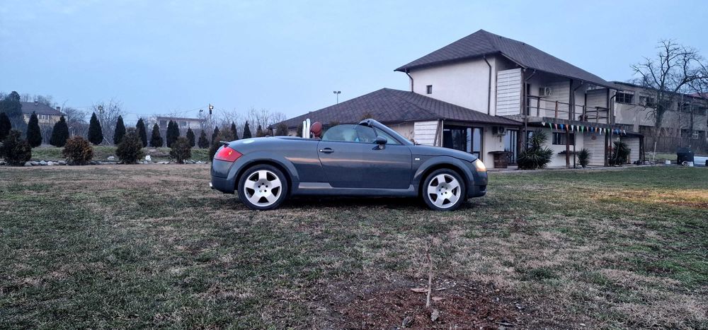 Audi TT Roadster Turbo Quattro Cabrio 1.8 L 225 HP 6+1