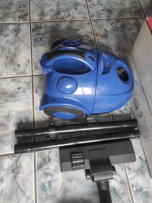 Aspirator cu sac în perfectă stare de funcționare. Este aproape nou.