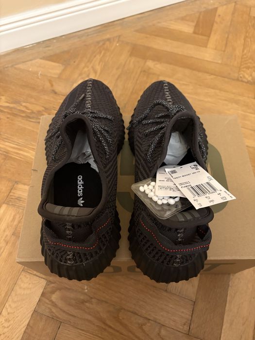 Yeezy 350 v2 static black