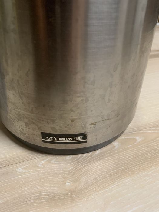 Термус 2.1 литра с помпа.