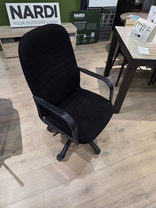 Офисное кресло чёрный цвет