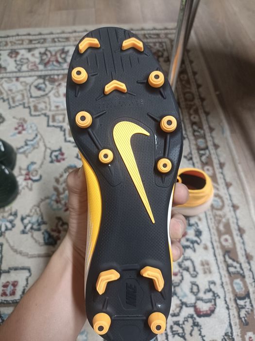 Продам бутсы новые
