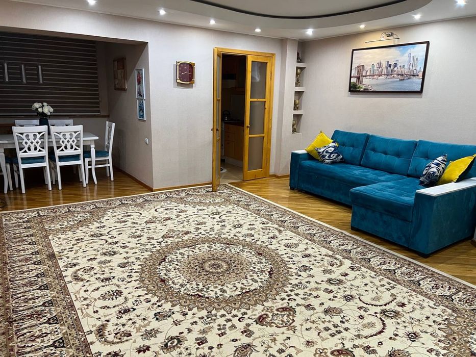 Сдаётся суточная квартира 4комнатная своя чистоя все есть не обходимоя