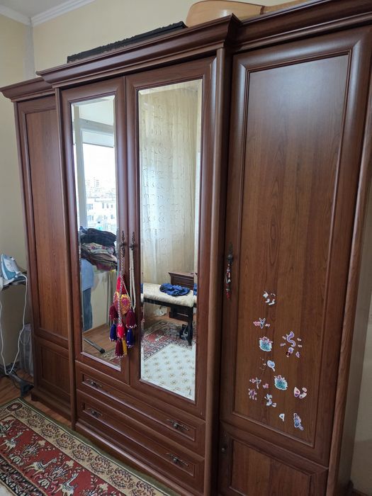 Продам спальный гарнитур