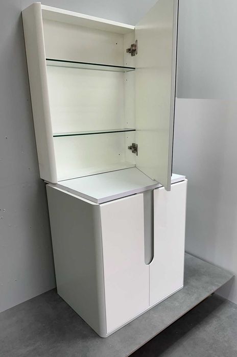 Комплект шкаф 55 см + огледало с рафтове – бял гланц