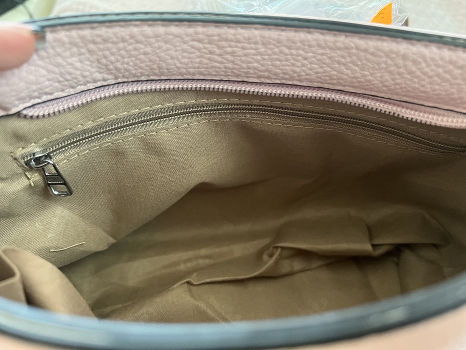 Чисто нова розова дамска чанта през рамо с етикет