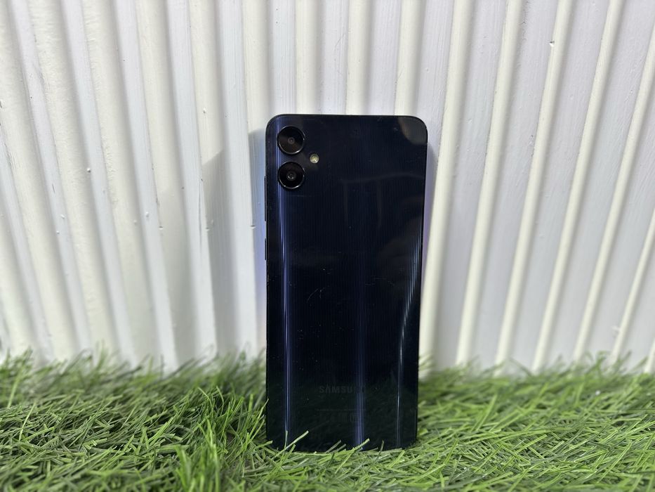 Телефон Samsung A05 64 gb