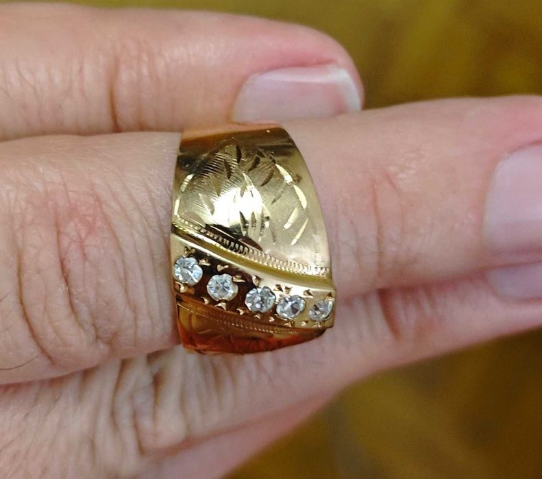 Женское золотое кольцо