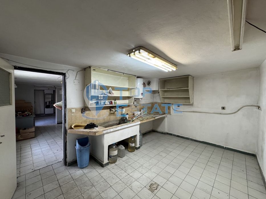 Продава се Промишлена сграда в Павликени - 660 кв.м за 79 €/кв.м - Снимка #2