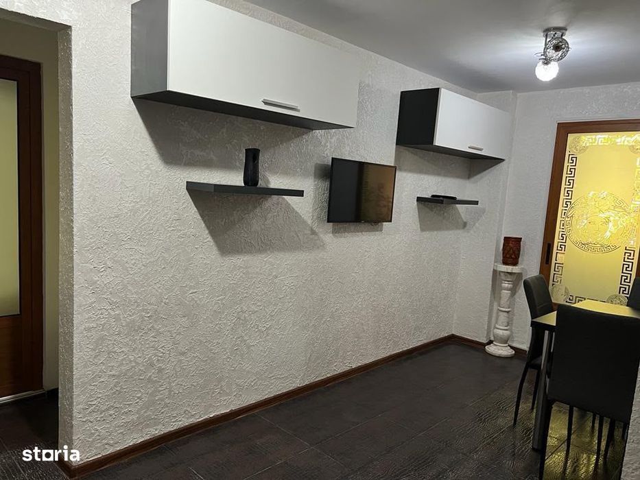 Apartament cu 2 camere de închiriat în zona Piața Mare