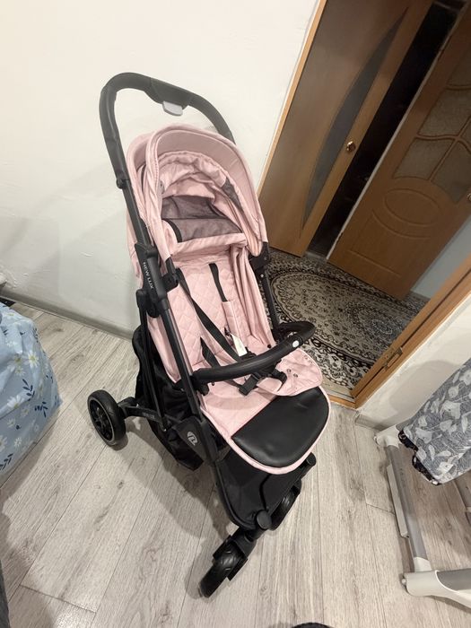 Продам коляску розовую дл девочек