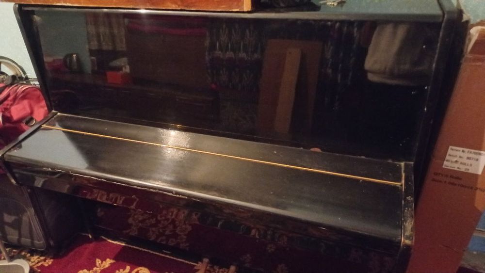 Pianino sotiladi. Holati yaxshi 1mln so’m. Guliston shahar
