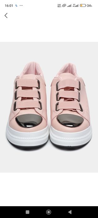 Стильные новые кроссовки