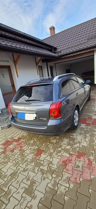 Vând Toyota Avensis