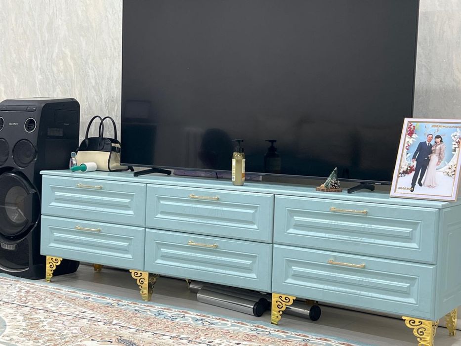 Продам тумбу под телевизор