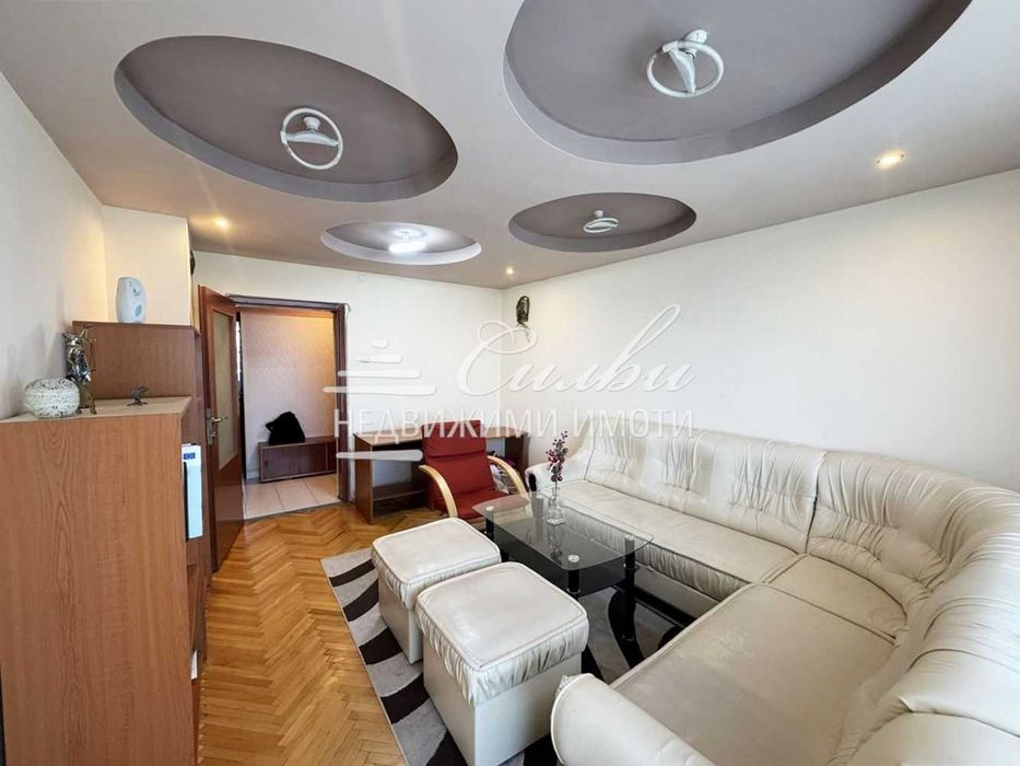 Тристаен апартамент - кв.Тракия север