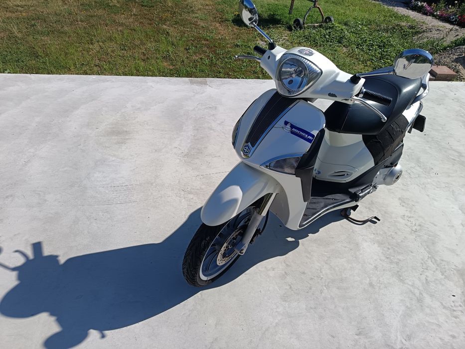 Vând scuter piaggio liberty