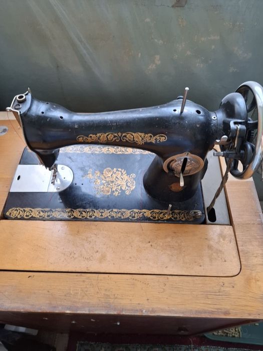 Швейная машинка шкаф