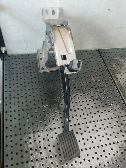 pedala frana 1.0 b g3la hyundai i10 ba  32800-b9000