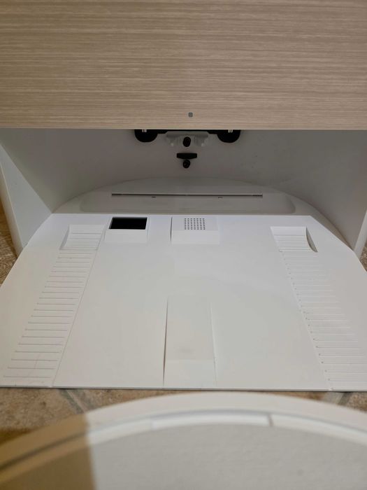 Бяла прахосмукачка робот iRobot Roomba Max 705 Combo + AutoWash Dock с докинг станция за сухо и мокро почистване, бял
