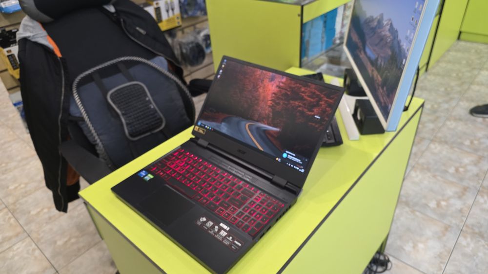 Ноутбук Aser nitro Core i5