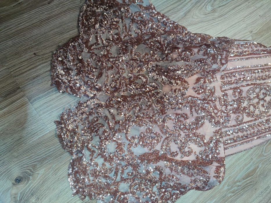 Елегантна дамска рокля