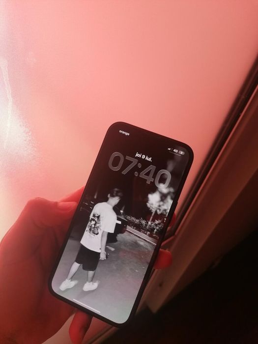 vand iphone 16e nou nout