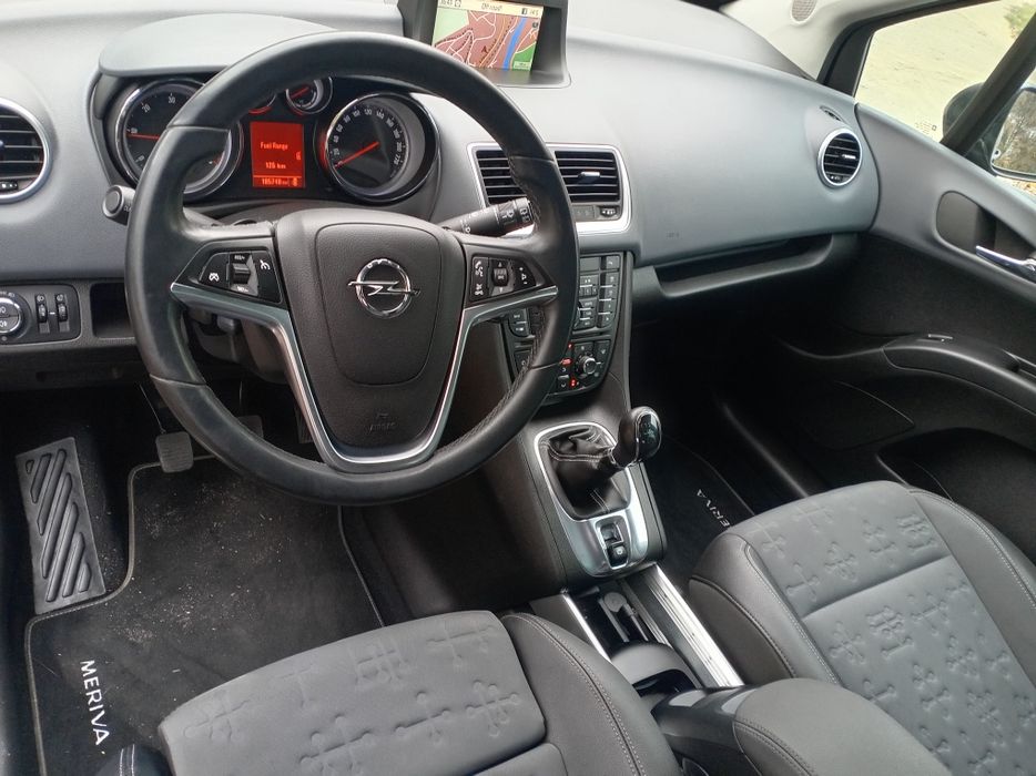 Опел Мерива б на части