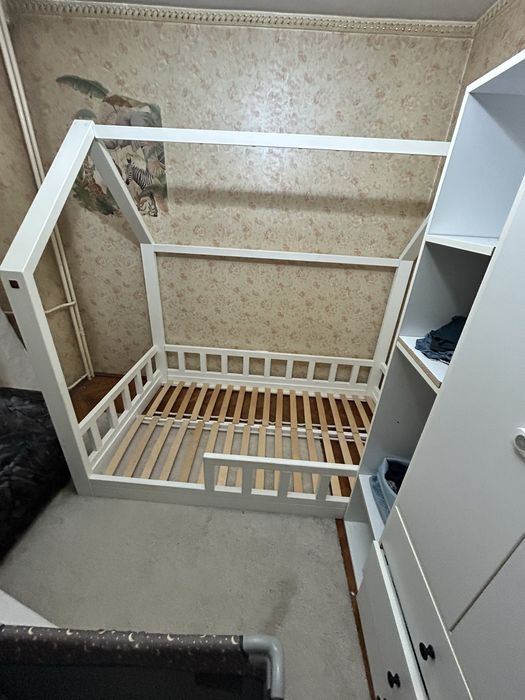 Patut cu saltea si somiera, copii, Montessori casuta, lemn masiv