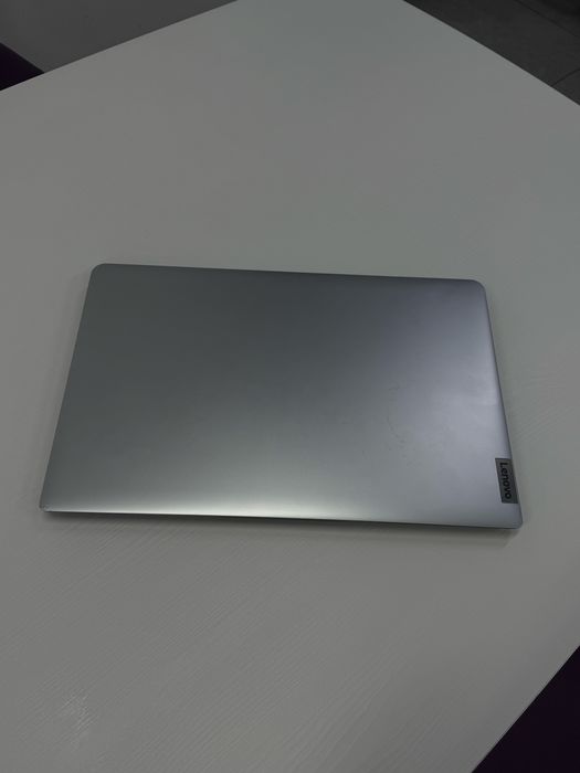 Lenovo ideapad 1i